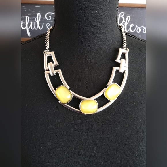 Jewelry - Ladies Silver Tone Necklace